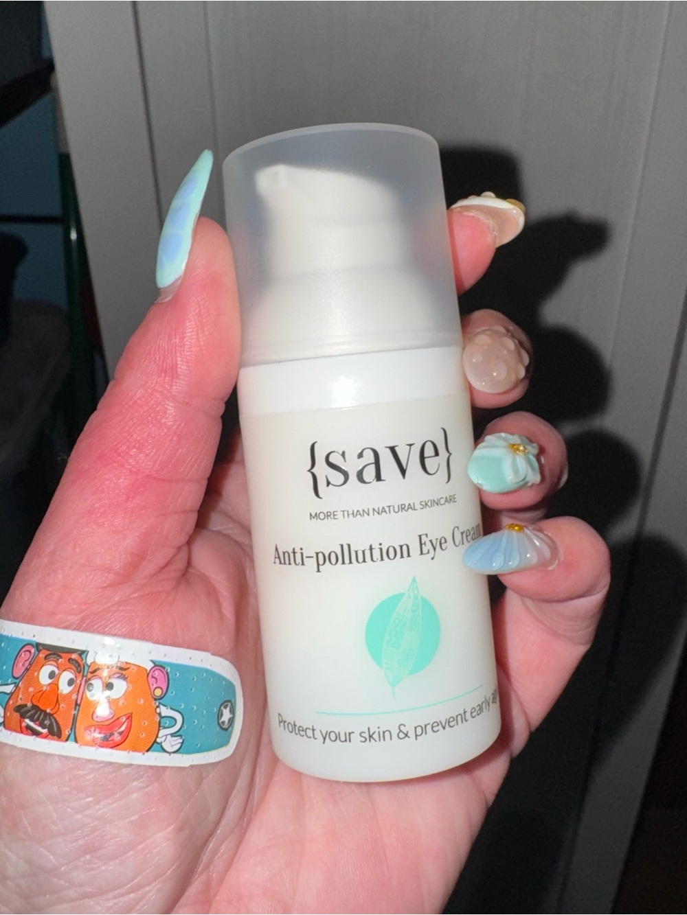 Anti-pollution eye cream